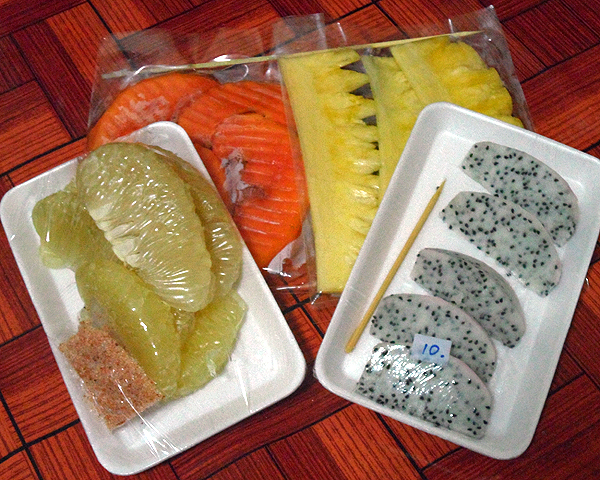 Papaya, pineapple, dragon fruit and pomelo fruit packages